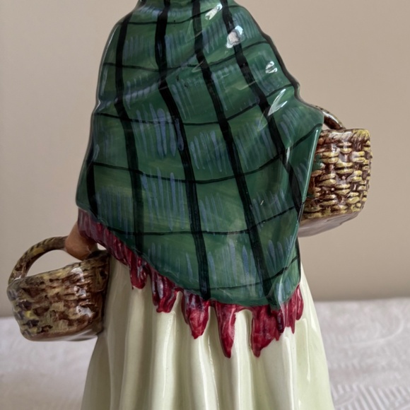 Royal Doulton, The Orange Lady HN1953, ca. 1941 - Picture 4 of 7